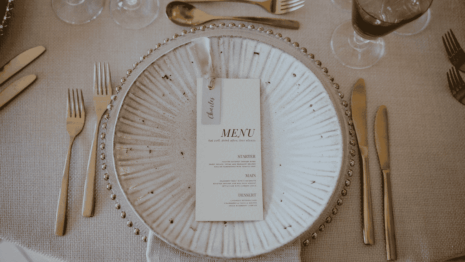 A beautiful wedding place setting at Froyle Park by Crystal Hire tld