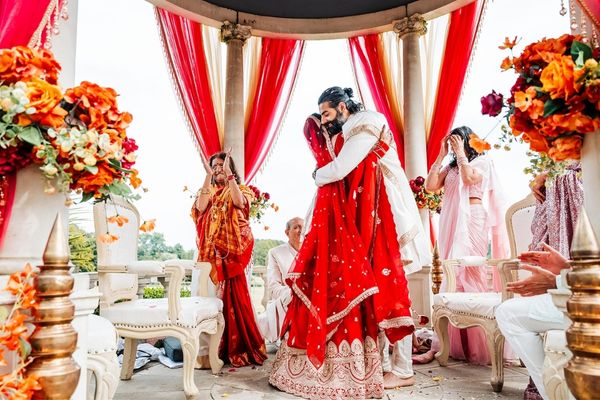 A stunning outdoor Hindu Ceremony at Froyle Park