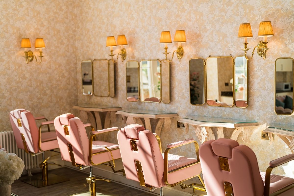 The Bridal Hideaway at Froyle Park in Hampshire has designated getting Bridal ready stations.