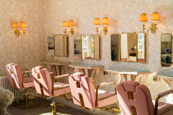 The Hideaway at Froyle park is purpose built for Bridal parties to stay and get ready in on the morning of their wedding, with makeup stations, salon chairs & mirrors.